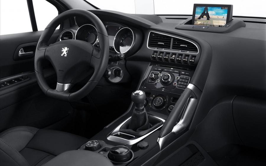  Peugeot 3008 2010 года  (фото 3 из 148)